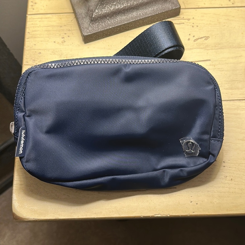 Lululemon everywhere belt bag